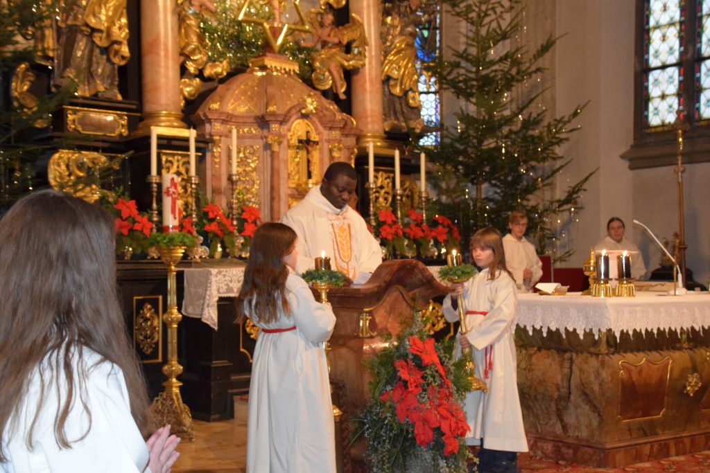 image015